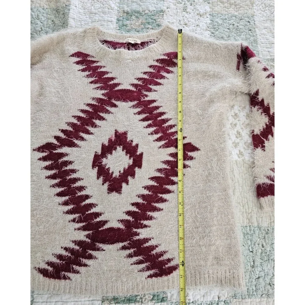 Tea n Rose Woman's Medium/Large Scoop‎ Neck Sweater